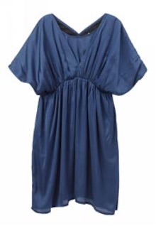 シンプルながら、程よくドレッシーなワンピース。