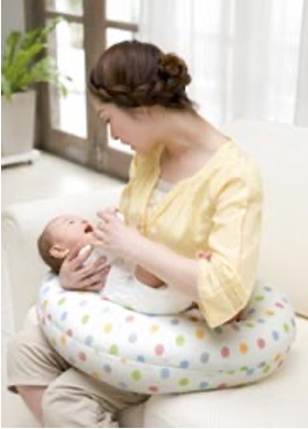 赤ちゃんを自分の腕の力だけで上げなくてもいいので、肩こりや腱鞘炎対策にもなります。